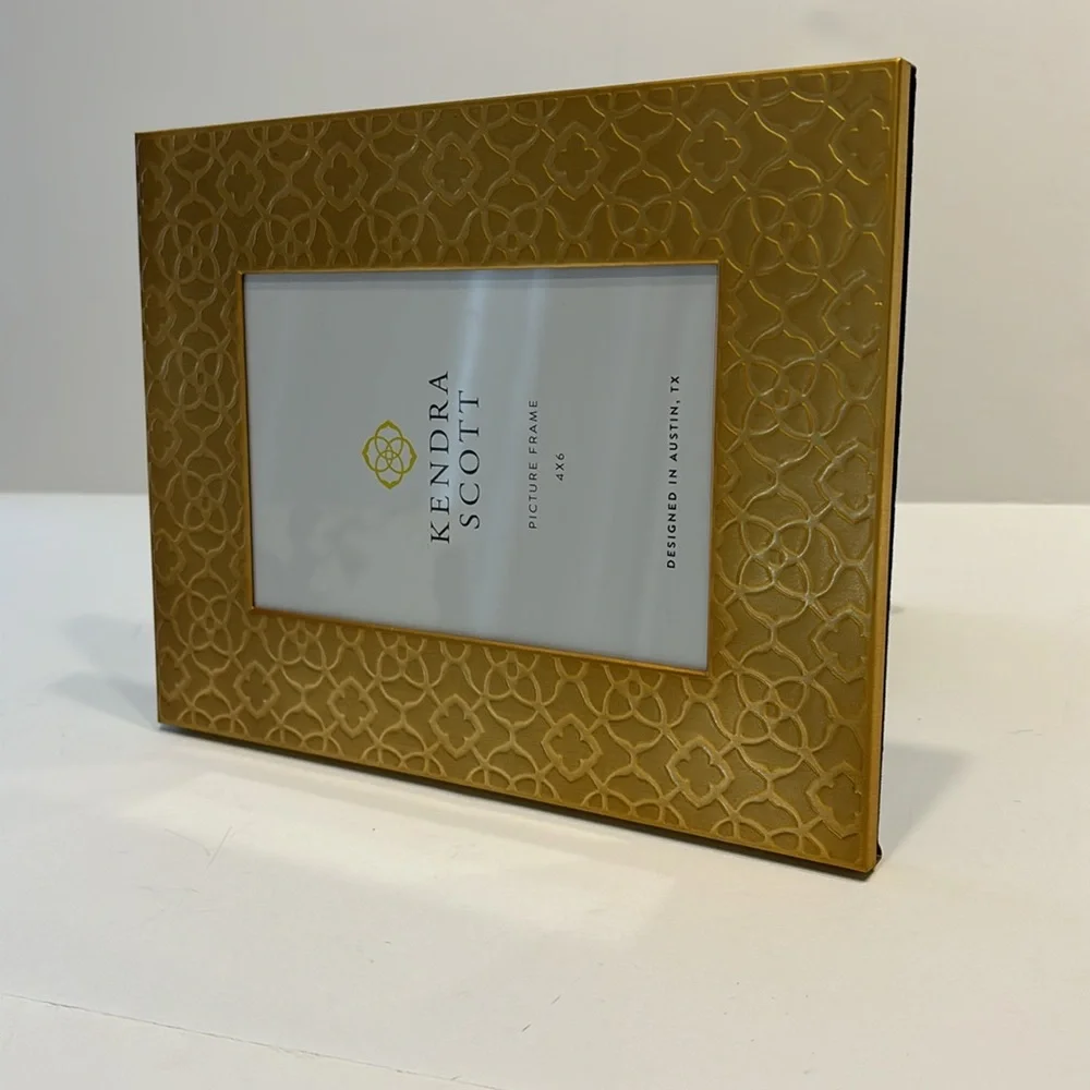 Kendra Scott 4” x 6” Gold Stamped Metal Filigree Picture Frame Velvet Easel
